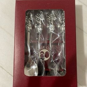 Grape Arthur court spoons